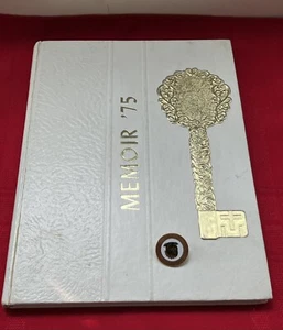 1975 BERNE KNOX WESTERLO YEARBOOK CENTRAL SCHOOLS BERNE NY BKW BULLDOG TAC PIN - Picture 1 of 14