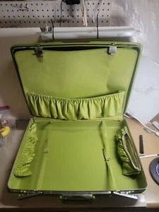 vintage green samsonite suitcase , very clean interior no vintage odor! 18 x 24 - Picture 1 of 10