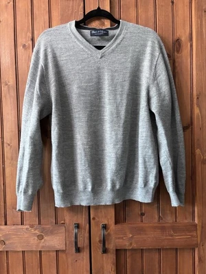 Davis & Squire Gray V-Neck Sweater 100% Merino Wool Men’s Size XL Soft! - Image 1 of 4