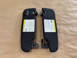 Par de parasoles Ford Mustang 2015-2023 cupé "Home Link" - OEM - Imagen 1 de 12