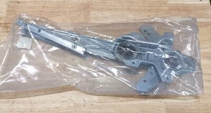 LAND ROVER DEFENDER 2007-2016 FRONT LEFT HAND SIDE DOOR MANUAL WINDOW REGULATOR - Picture 1 of 5