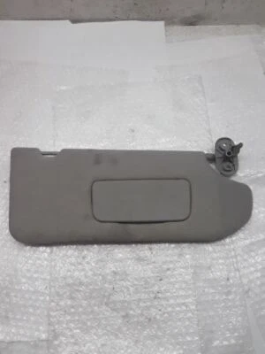 右握 乘客 右遮阳板 灰色 04-09 三菱 GALANT Z-64P — 第 1/4 张图片