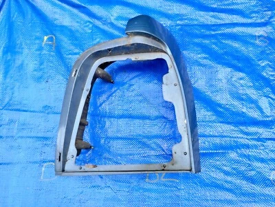 Extensión de cuarto de panel de luz trasera lado derecho Ford Crown Victoria 1988-1991 OEM Foto 1 de 4