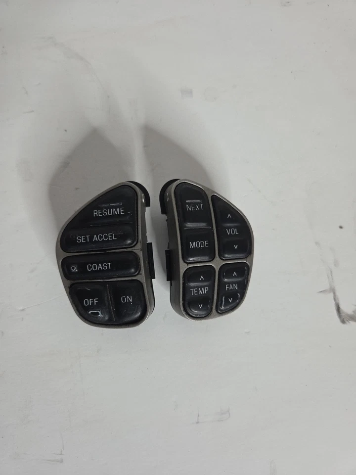 OEM Lincoln Town Car 2003-2007 Control del volante Control de crucero Borde plateado Foto 1 de 4