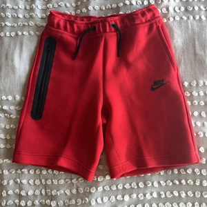 NEW YOUTH BOYS NIKE TECH FLEECE SHORTS RED BLACK Medium Msrp $65 FD3289-671 - Picture 1 of 6