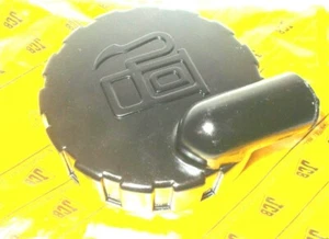 JCB  PARTS  3CX   -   GENUINE  DIESEL  FUEL  CAP  WITH  1  KEY - Picture 1 of 2
