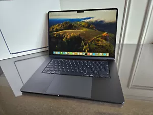 Apple MacBook Air 15,3" 2023 - M2 8 core - 8 GB - 512 GB - mezzanotte - MQKX3B/A - Foto 1 di 7