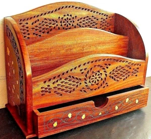 Dos niveles grande estante para cartas de madera tallada con cajón y detalle con incrustaciones de latón - Imagen 1 de 4