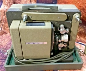 ELMO F-120 REGULAR 8MM FILM PROJECTOR W CASE Powers Up - Picture 1 of 4