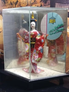 OMC Japan Mini Geisha Doll Flowered Kimono Glass Display Otagiri Mercantile Comp - Picture 1 of 5