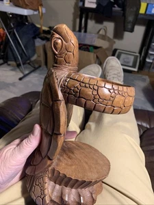 Portabottiglie vino tartaruga marina in legno di cocco intagliato a mano isola tropicale alto 10" - Foto 1 di 13