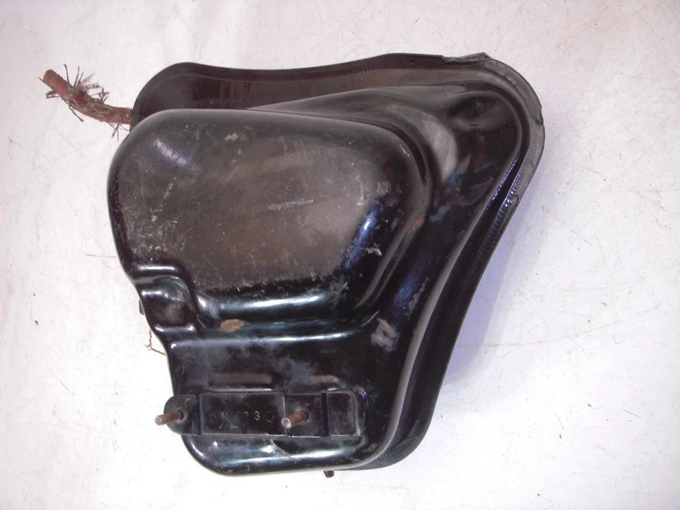 Honda VF700C V45C Magna 1984 tanque de gasolina más bajo de combustible usado T-207 Foto 1 de 1