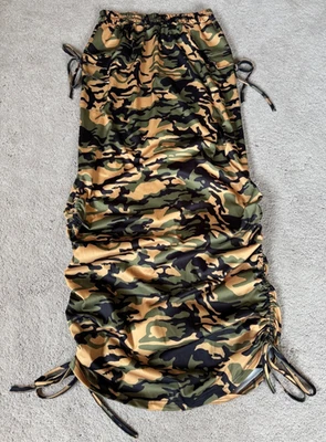Maxi camuflaje mujer - talla grande - tiradores reunidos a los laterales. Precioso. Foto 1 de 4