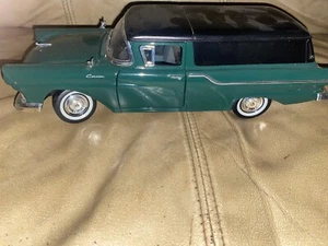 Road Signature #92208, 1957 Ford Ranchero(Courrier Sedan Delivery) 1:18 - Picture 1 of 6