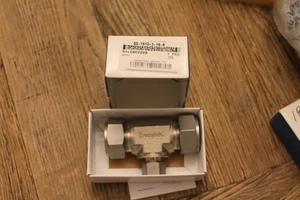 Swagelok SS-1610-3-16-8, 1" x 1" x 1/2", Reducing Union Tee, NEW - Picture 1 of 3