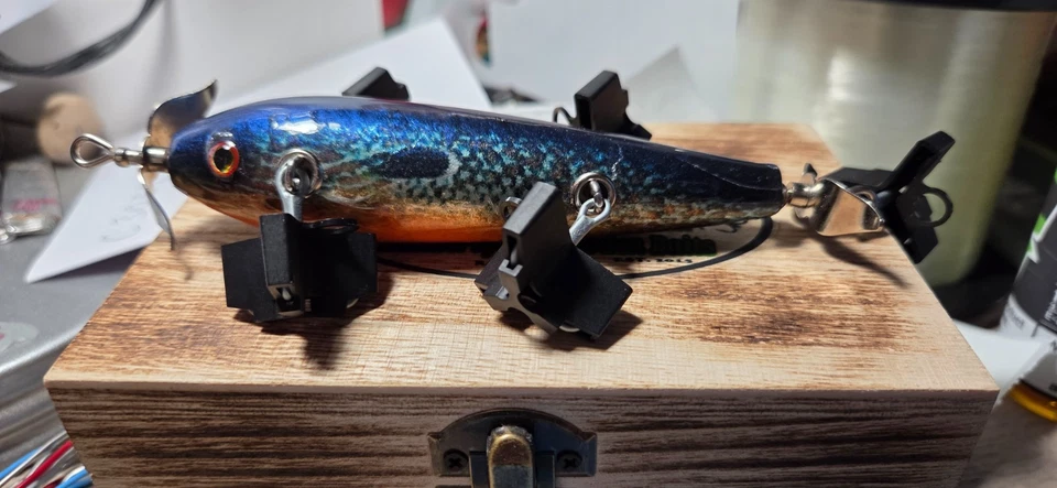 Señuelo Topwater de madera hecho a mano de 4,5" 5 GANCHOS (pez luna largo) Foto 1 de 4