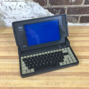 Vintage TANDY 1500 HD Laptop Computer No Power Adapter - Good Condition - Afbeelding 1 van 6
