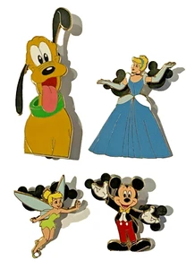 Prendedor Castillo Cenicienta Disney World 2006 Disney Campanilla Goofy Mickey Mouse - Imagen 1 de 8