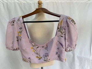 Showpo. Lavendel Blumen Crop Top Puffärmel Größe 4 EUC - Bild 1 von 2