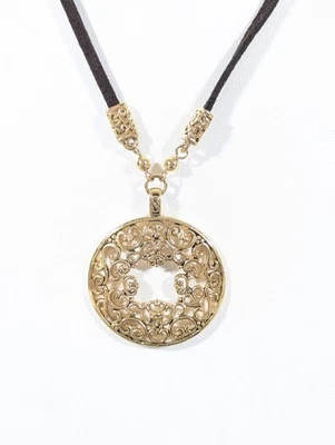 Collar Lia Sophia Botanica Tono Dorado Redondo Filigrana Colgante Marrón Gamuza Cordón Foto 1 de 4