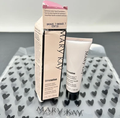 Mary Kay Timewise Luminous Wear Liquid Foundation 038720 Bronze 7 Normal To Dry - Image 1 of 2
