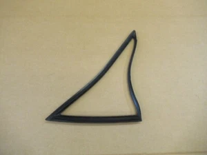Ford Escort mk2 Door Rubber 1/4 Seal For N/S Genuine Ford ,Brand New, N.O.S - Picture 1 of 8