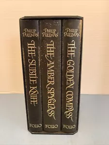 HIS DARK MATERIALS ~ Philip Pullman ~ FOLIO SOCIETY ~ Boxed Set ~ 2008 VGC - Picture 1 of 14