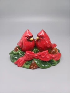 Cracker Barrel Red Cardinal Bird S&P Salt Pepper Shakers Holly Leaf Tray 3pc Set - Picture 1 of 16