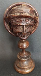 Cabinet de Curiosités visage grotesque en bois sur socle - Picture 1 of 5