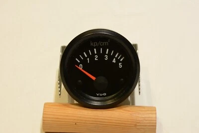 VDO Oil Pressure Gauge 0-5 kp/cm2 52mm Make 9.75 - Image 1 of 4