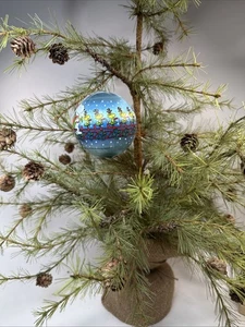 1982 Hallmark Unbreakable Satin Ornament Peanuts Original Box - Picture 1 of 9