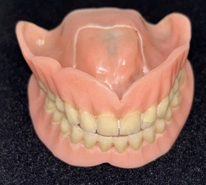 Vintage 1960's 1970’s SET OF DENTURES UPPER & LOWER FALSE TEETH ODDITY CURIOSITY - Picture 1 of 8