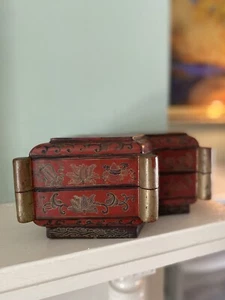 Scatola doppio rombo antico/vintage legno invecchiato laccato rosso SPEDIZIONE GRATUITA - Foto 1 di 13