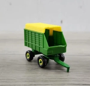 ERTL John Deere Covered Forage Wagon Trailer 1:64 - Picture 1 of 7