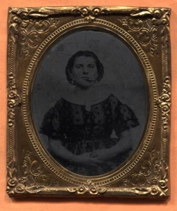 TT Ritratto di giovane donna con cornice in ottone, circa 1860 Tintype - Foto 1 di 2