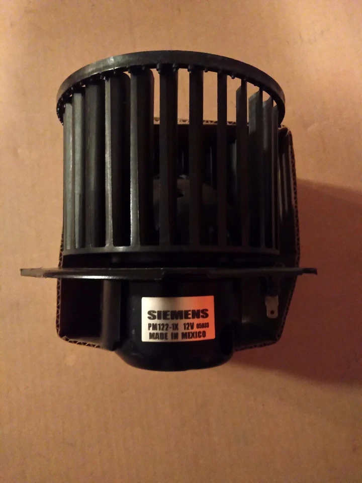 Двигатель вентилятора ОВКВ VDO PM122-1 1983-88 760 - Изображение 1 из 3