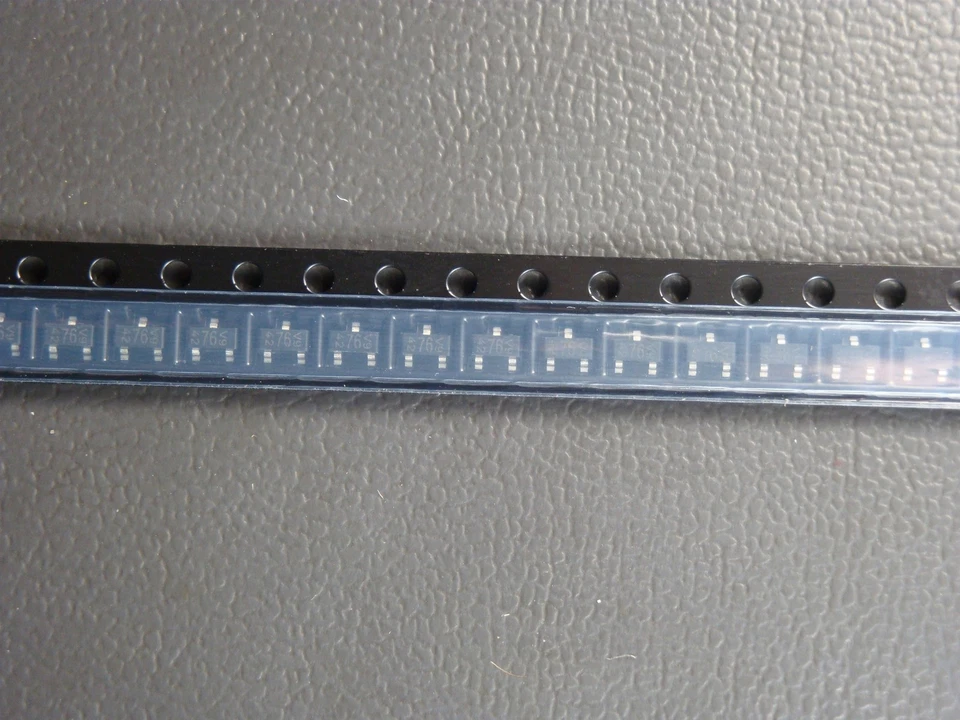 批量 50 件 BAS70-06-V-GS18 Vishay SMT Schottky Diode 70V 150mW 100mA SOD-523 NOS  — 第 1/1 张图片