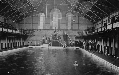 LOWESTOFT GRAND INDOOR BATHS, CIRCA 1910 ~ A VINTAGE REAL PHOTO POSTCARD #252001 - Image 1 of 2