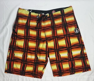 Volcom 4 Way Stretch Men’s Wavey Board shorts Black & Orange Sz: 38 - Picture 1 of 9