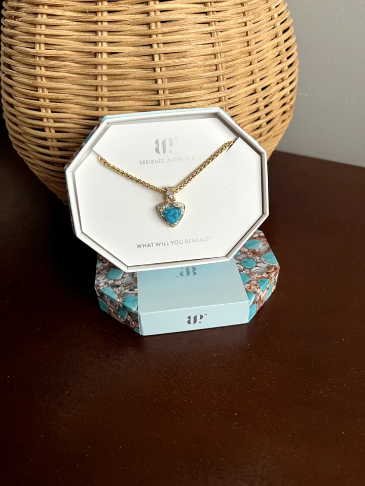 Collar Bomb Party diciembre 2025 se ve bien en ti también dorado NK17037 Foto 1 de 1