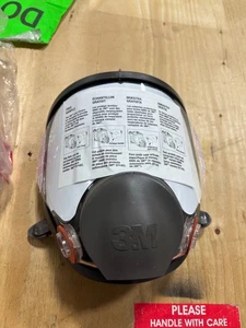 3M 6800 Full Facepiece Reusable Respirator, Respirator Protection MEDIUM - Picture 1 of 3