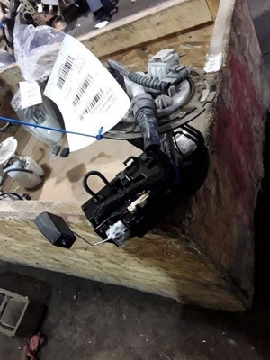 Fuel Pump Assembly Fits 05-08 G6 1466480 - Image 1 of 4