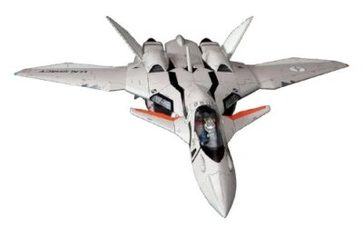 657000 Hasegawa Macross Plus VF-11B Thunderbolt 1/72 scale plastic model 22 - Image 1 of 4