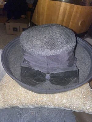 Vintage KOKIN New York Womens 100% Wool Hat Black Brim Velvet Accent Bow Back - Image 1 of 4