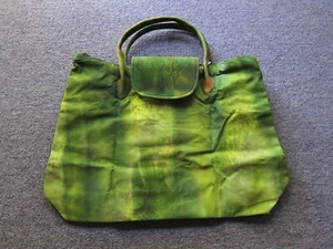Batik Keris Green Fold-up Bag in New Condition - Picture 1 of 4
