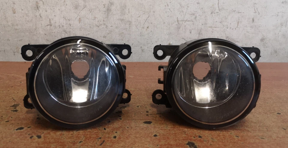 PAR FAROS ANTINIEBLA PARACHOQUES DELANTERO IZQUIERDO Y DERECHO PEUGEOT 207 9650001680 Foto 1 de 4