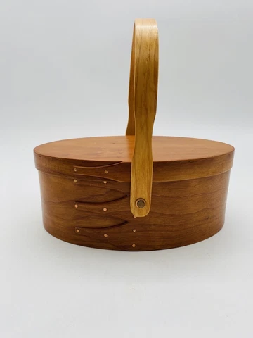 Gigous Signed Cherry Wood Shaker 3 Finger Lap Oval Box With Handle And Lid Cover