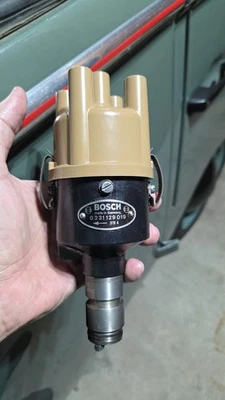 Genuine Clean German Bosch 0 231 129 019 Distributor New Cap, Points & Condenser - Image 1 of 4