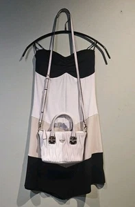 Mini abito senza spalline Guess XS e Keegan mini borsa a tracolla toni neutri - Foto 1 di 20