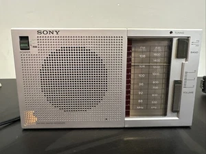 Vintage Sony ICF-710W AM/FM tragbares Radio getestet und funktionsfähig - Bild 1 von 13